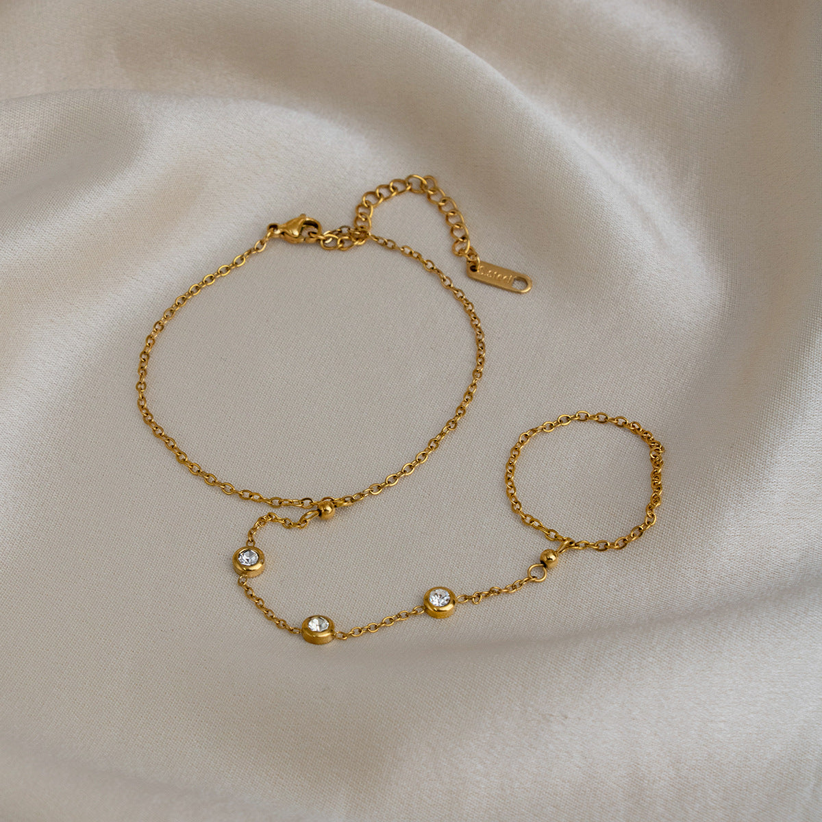 Yiyi high-end white finger chain vacuum plated 18K, versatile and elegant jewelry for women
