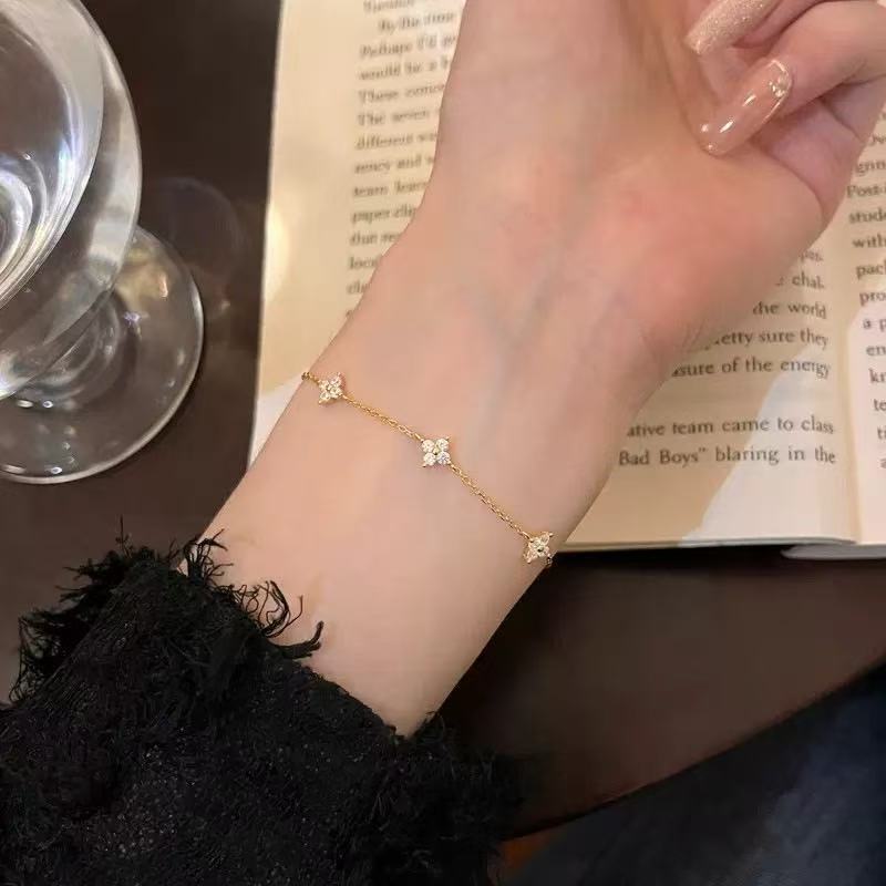 Women's Elegant Star & Flower Charm Bracelet