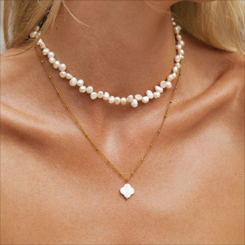 Women's Elegant Four-Petal Flower Necklace