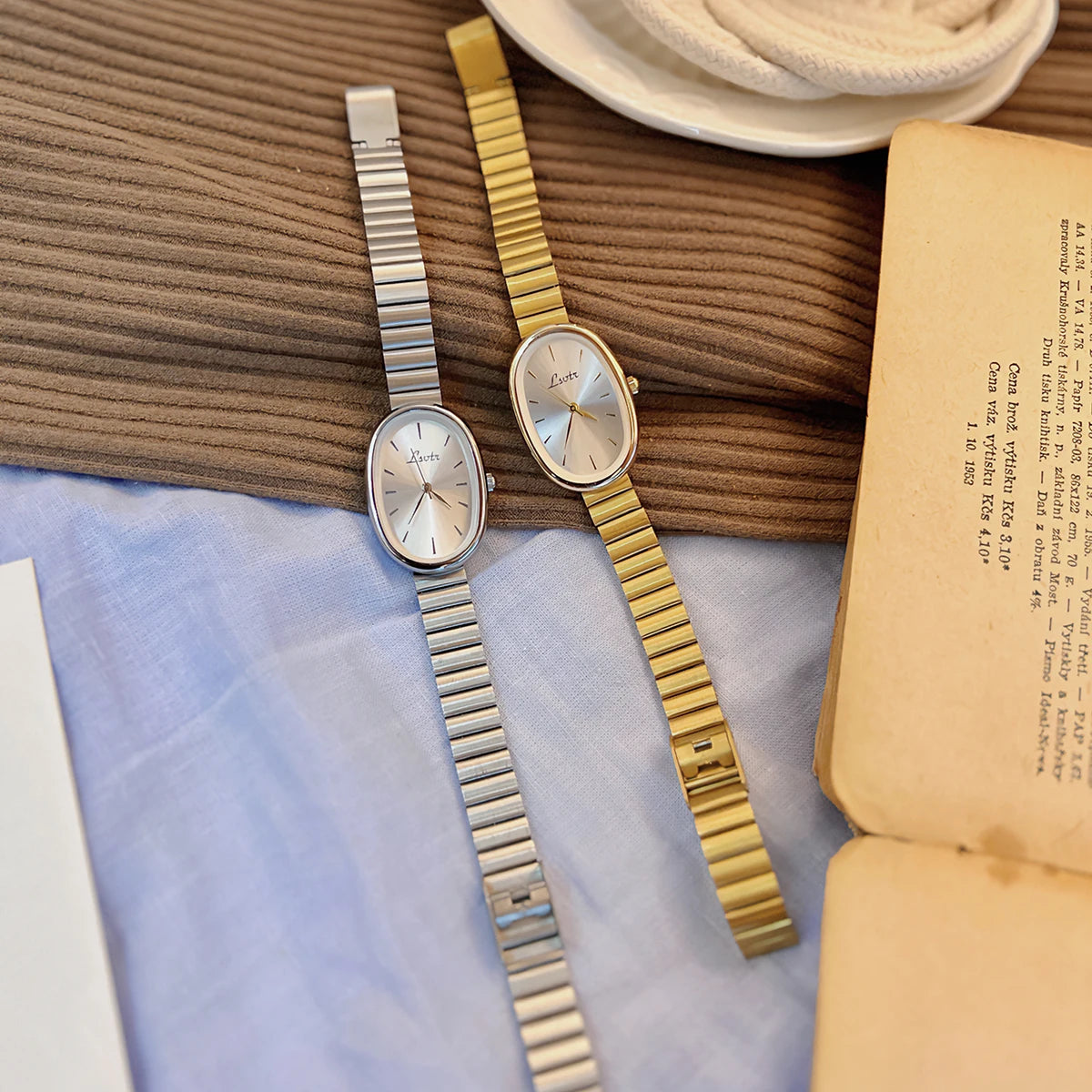 Luxury Gold Women's Bracelet Watch | Elegant Oval Quartz Wristwatch