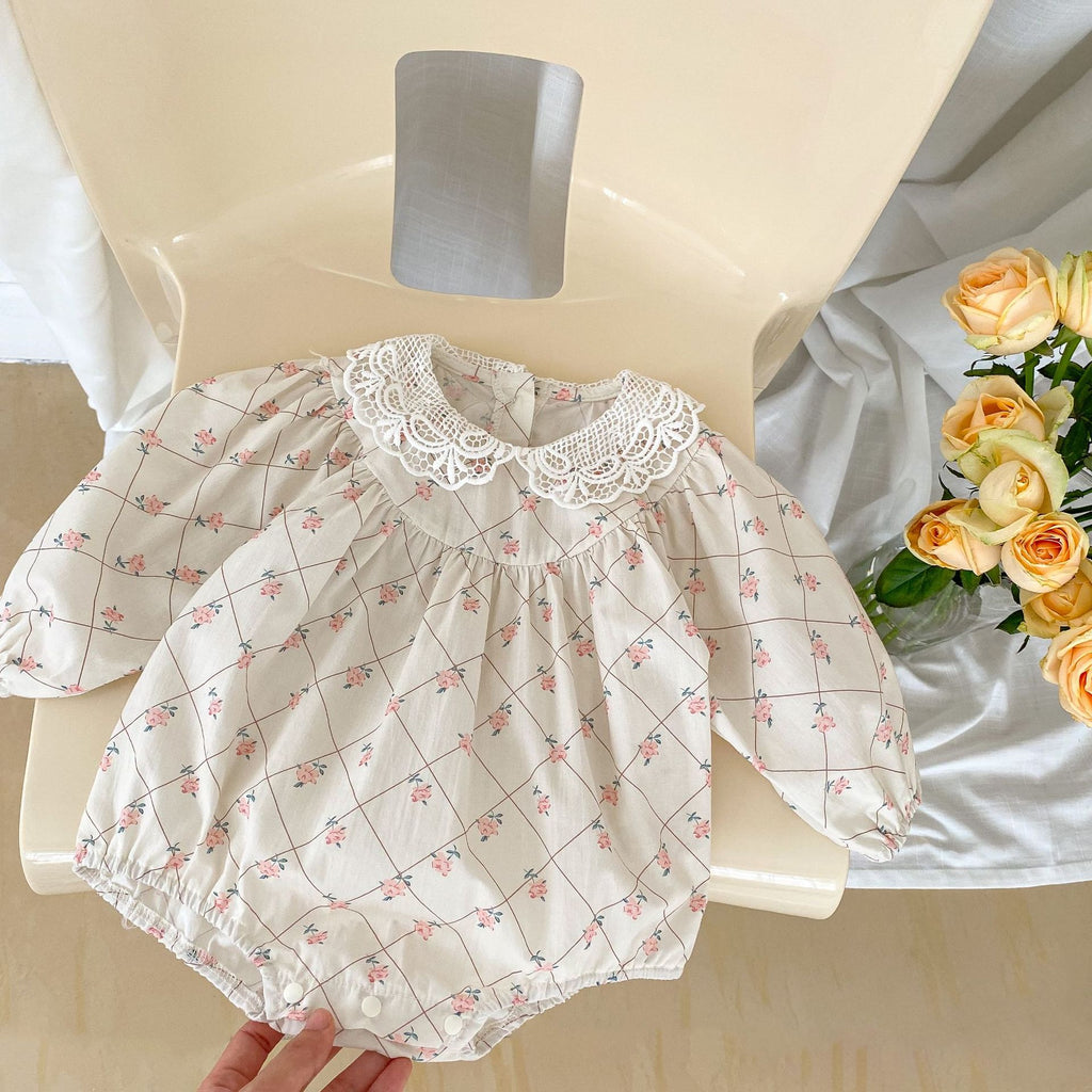Baby clothes girl baby triangle Ha clothes Lace lace collar foreign style small floral bag fart clothes climbing clothes
