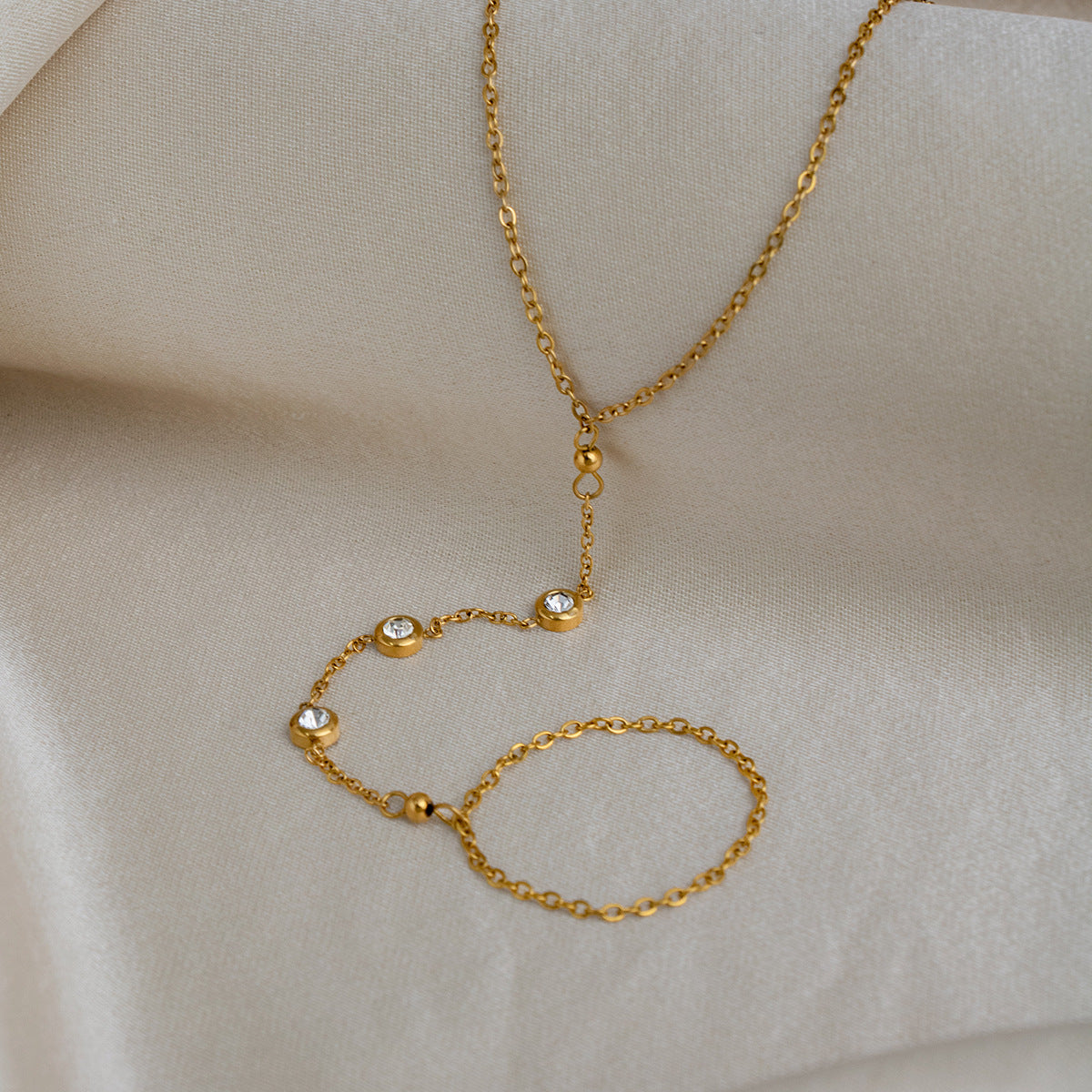 Yiyi high-end white finger chain vacuum plated 18K, versatile and elegant jewelry for women