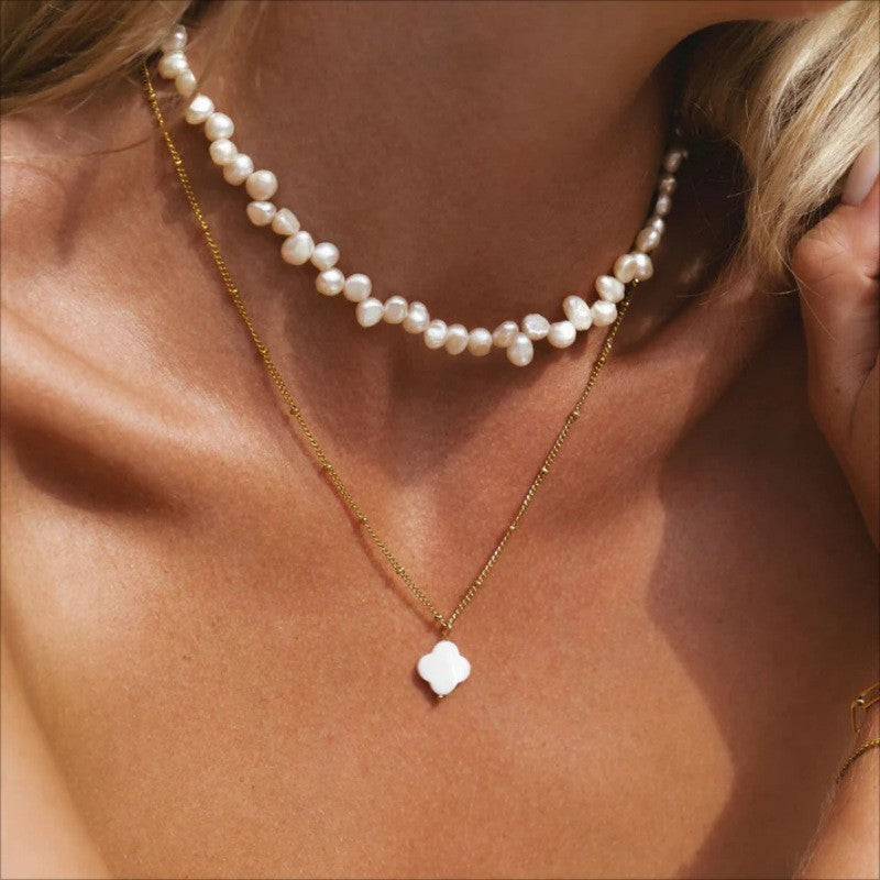 Women's Elegant Four-Petal Flower Necklace